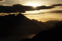 Le soleil se couche sur les Alpes